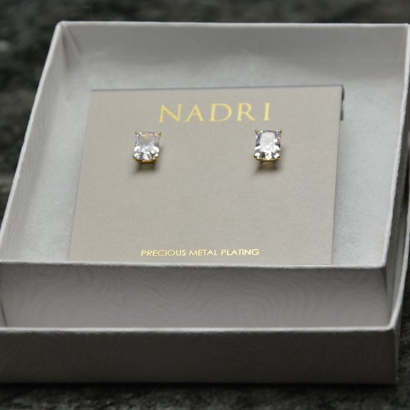 New in box! Nadri Modern Love Emerald Cut Cubic Zirconia Stud Earrings - Picture 4 of 5